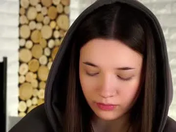 Charlotte-glasses – webcam model profile photo Image 12