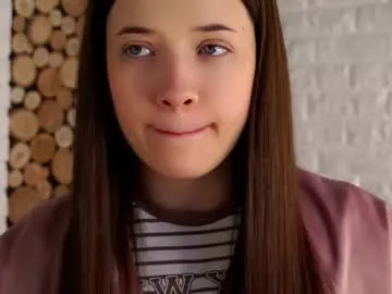 Charlotte-glasses – webcam model profile photo Image 15