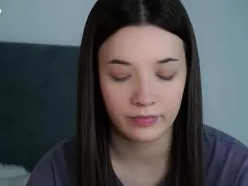 Charlotte-glasses – webcam model profile photo Image 2