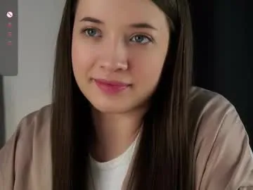 Charlotte-glasses – webcam model profile photo Image 4