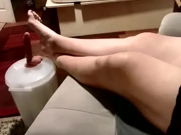 VIKITOMMY – webcam model profile photo Image 3