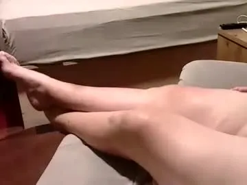 VIKITOMMY – webcam model profile photo Image 9