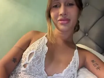 VIKITOMMY – webcam model profile photo Image 18