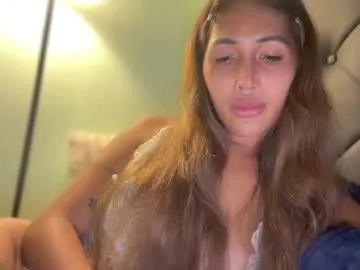 VIKITOMMY – webcam model profile photo Image 4