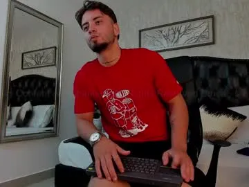 -VikkiL0vesCheese- – webcam model profile photo Image 11