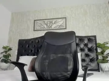 -VikkiL0vesCheese- – webcam model profile photo Image 6