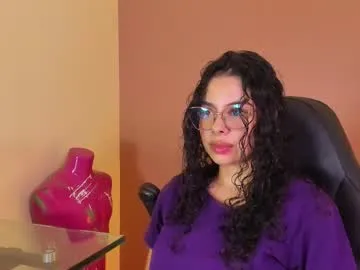 hina_porn – webcam model profile photo Image 15