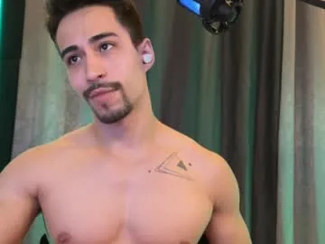 VIKITOMMY – webcam model profile photo Image 7