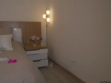 ameliie_saenz – webcam model profile photo Image 6