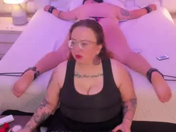 miaandmolly_ – webcam model profile photo Image 13