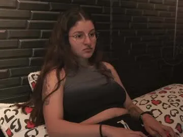 IORio2 – webcam model profile photo Image 2