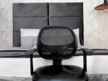 IORio2 – webcam model profile photo Image 3