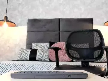 IORio2 – webcam model profile photo Image 6