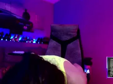 tinni_rosse – webcam model profile photo Image 15