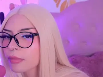 MileySummer – webcam model profile photo Image 11