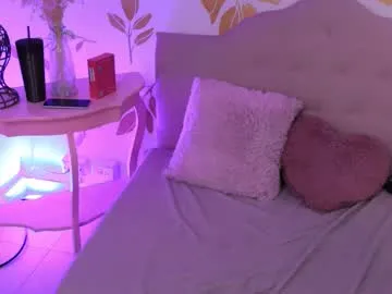 MileySummer – webcam model profile photo Image 9