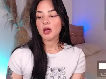 IORio2 – webcam model profile photo Image 5