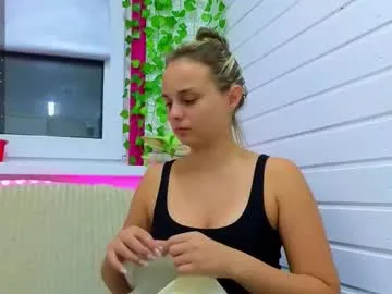 NaughtyInGlasses – webcam model profile photo Image 16