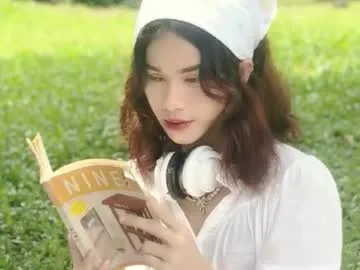 elyseeve333 – webcam model profile photo Image 12