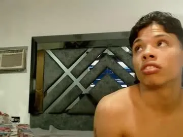 VIKITOMMY – webcam model profile photo Image 18