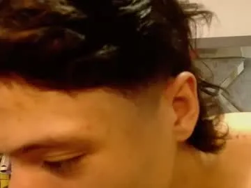 VIKITOMMY – webcam model profile photo Image 2