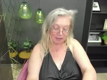 elisonni – webcam model profile photo Image 10