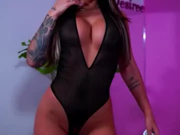 tviks – webcam model profile photo Image 8