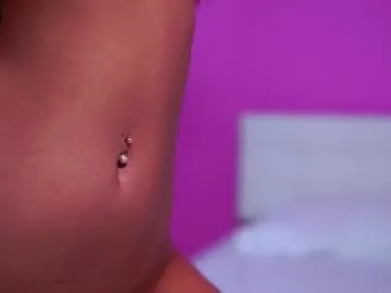 tviks – webcam model profile photo Image 9