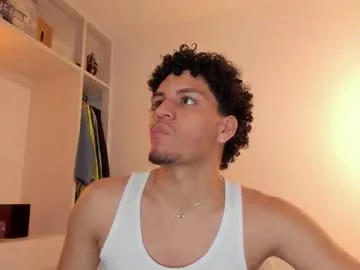 wolfan_sky – webcam model profile photo Image 12