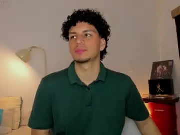 wolfan_sky – webcam model profile photo Image 16