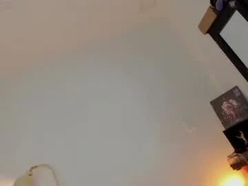 wolfan_sky – webcam model profile photo Image 17