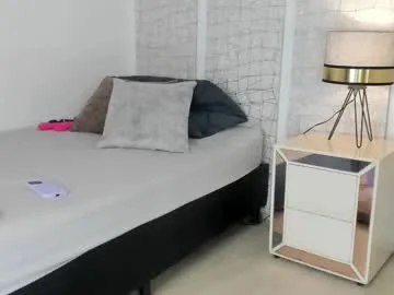 hina_porn – webcam model profile photo Image 12