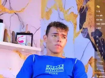 glasses_cat – webcam model profile photo Image 12