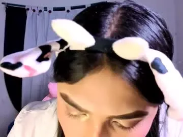 Allla – webcam model profile photo Image 5