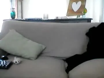 IORio2 – webcam model profile photo Image 9