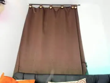 Youlalia – webcam model profile photo Image 7