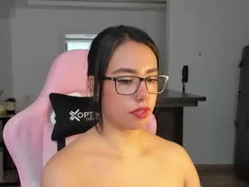 Charlotte-glasses – webcam model profile photo Image 2