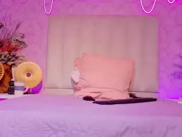 -VikkiL0vesCheese- – webcam model profile photo Image 11