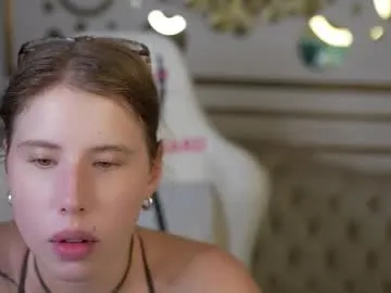 luna_tin – webcam model profile photo Image 11