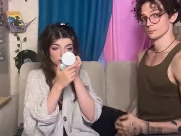 VIKITOMMY – webcam model profile photo Image 16