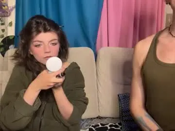 VIKITOMMY – webcam model profile photo Image 18