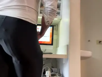 dirtypub – webcam model profile photo Image 8