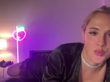 TOP_po – webcam model profile photo Image 4