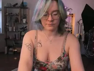 emmilychevalier – webcam model profile photo Image 17