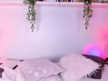 IORio2 – webcam model profile photo Image 11