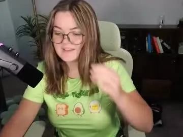 crystal_rouge – webcam model profile photo Image 11