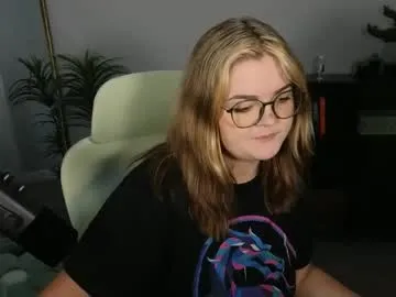 crystal_rouge – webcam model profile photo Image 13