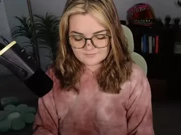 crystal_rouge – webcam model profile photo Image 14