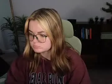 crystal_rouge – webcam model profile photo Image 16