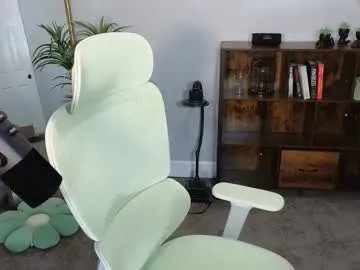 crystal_rouge – webcam model profile photo Image 17